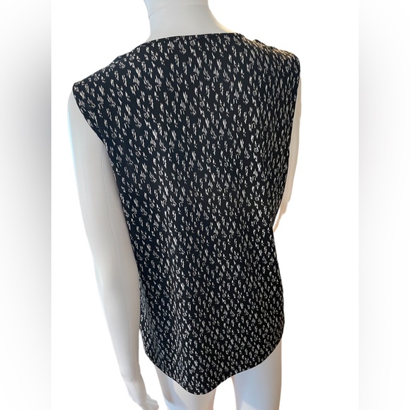 Jones New York Signature Black & White tank with brass/gold accessory in front. - Picture 5 of 8